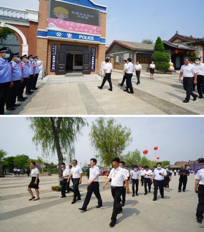 揭牌儀式后，活動人員參觀應(yīng)急管理科教體驗(yàn)基地